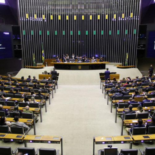 Tributação de aplicações financeiras, entidades controladas e trusts no exterior e a correção da tabela do IR se juntam à MP do salário mínimo