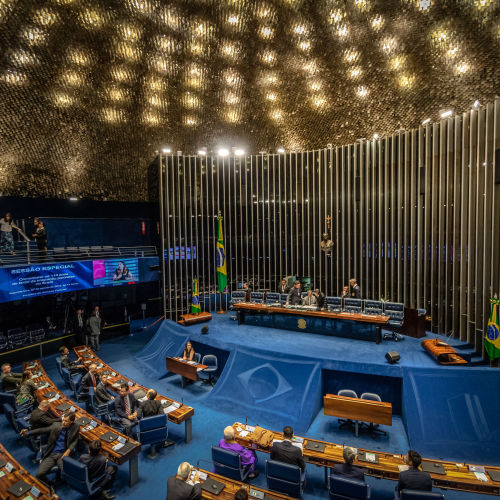 Energy Newsletter: "Federal Senate's Green Hydrogen Commission Begins Work" and other highlights in April 2023.