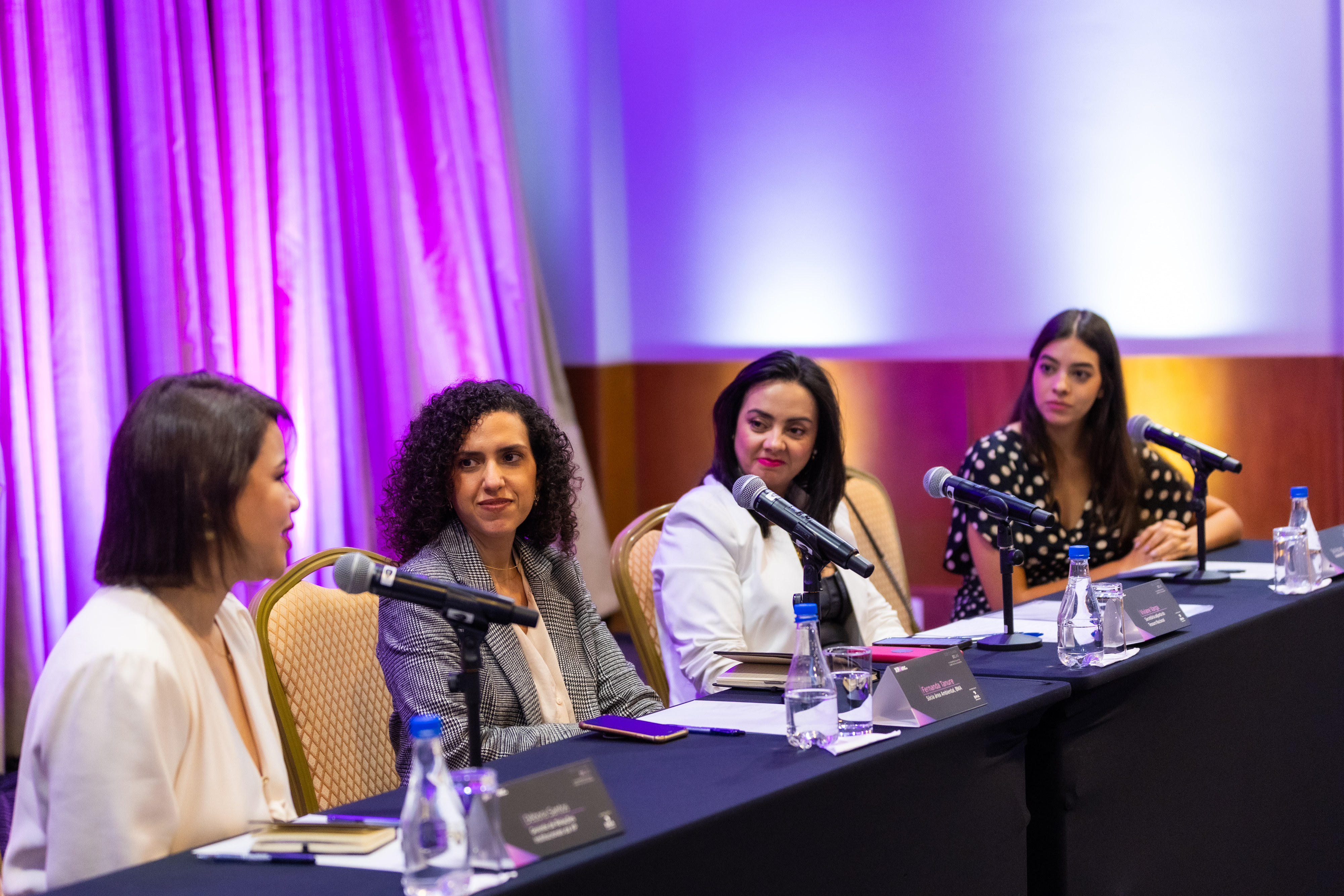 Mulheres debatem desafios econômicos e jurídicos no Brasil em conferência com Fernanda Tanure e Simone Tebet
