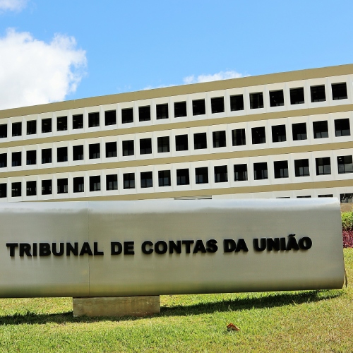 An Artificial Intelligence Hub in Brazil’s Federal Public Accounts Tribunal: Advances and Challenges in Oversight and Control